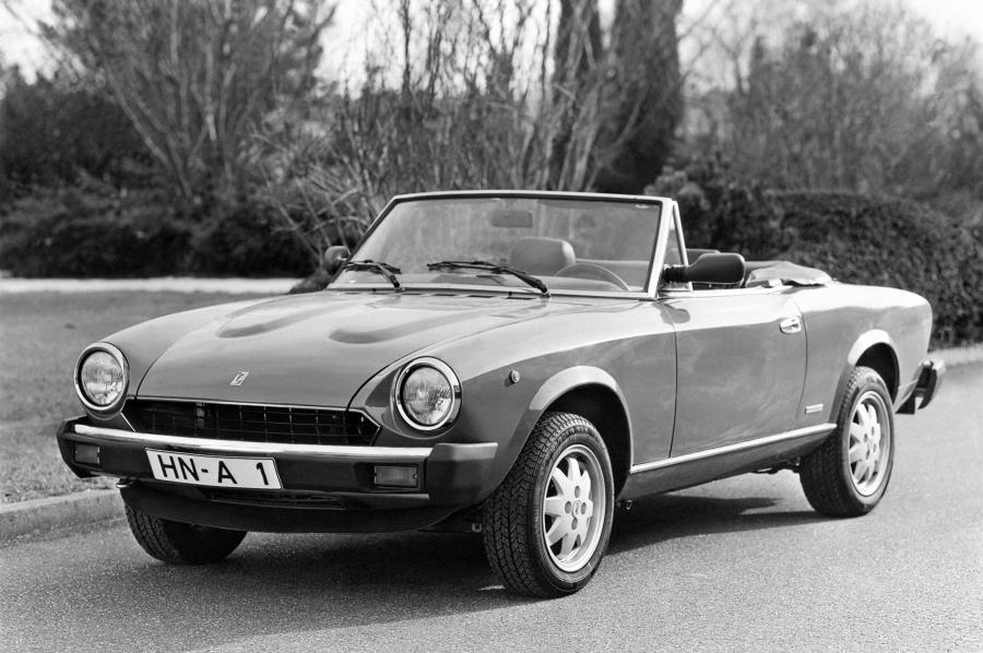  Pininfarina Spidereuropa (124 DS) 1984 года  (фото 1 из 3)